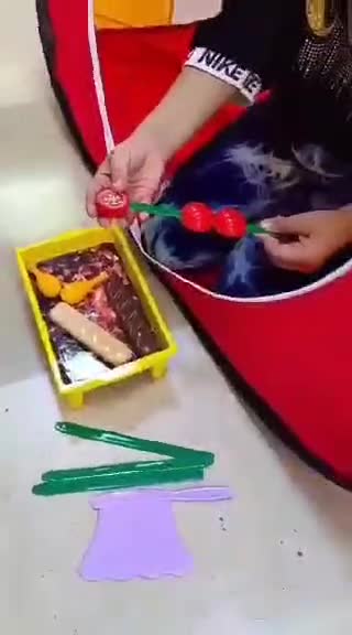 اسباب بازی منقل اسباب بازی کباب بادبزن منغل همراه با وسایل اسباب بازی سیخ و میوه برشی میوه گوجه و اسباب بازی مرغ سلفونی